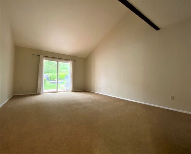 Foto del edificio - 3BR 3BA home, located in beautiful Solana Beach! Spacious layout with lush landscape