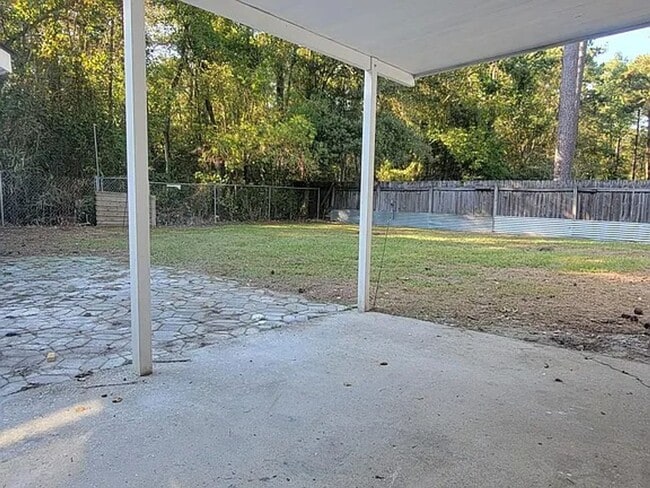 Building Photo - Deval beautiful home