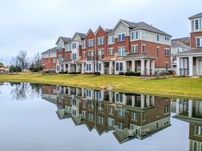 Building Photo - 2221 S Crambourne Way