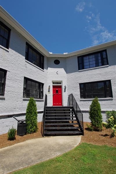 Foto del edificio - 99 Peachtree Memorial Dr NW