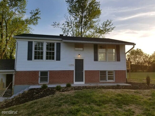 Building Photo - 3 br, 1 bath House - 1196 Airport Rd