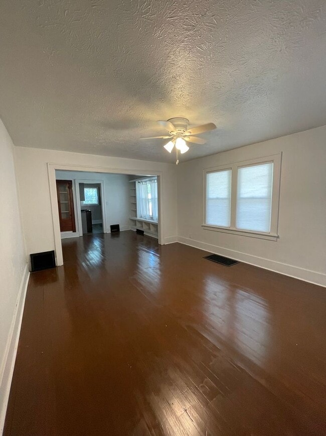 Building Photo - Three Bedroom Single Family Home Near Loeb Stadium