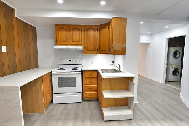 Building Photo - 1095 Rue Barré