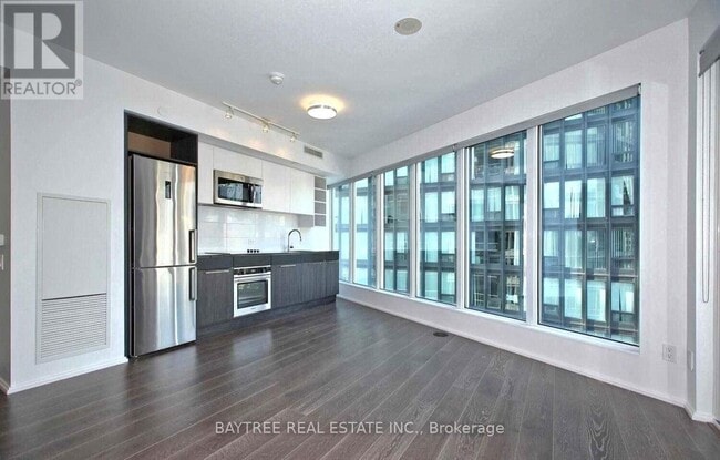 Building Photo - 68 Shuter St