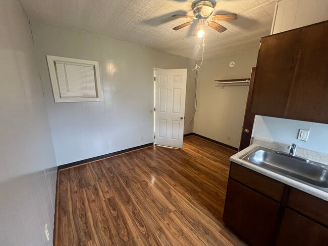 Estudio pequeño - 805 Garibaldi Ave