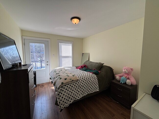 Photo du bâtiment - 2 Bedroom Apartment for Rent