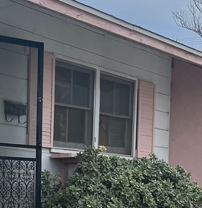 Totally remodeled - 16725 Lacy St