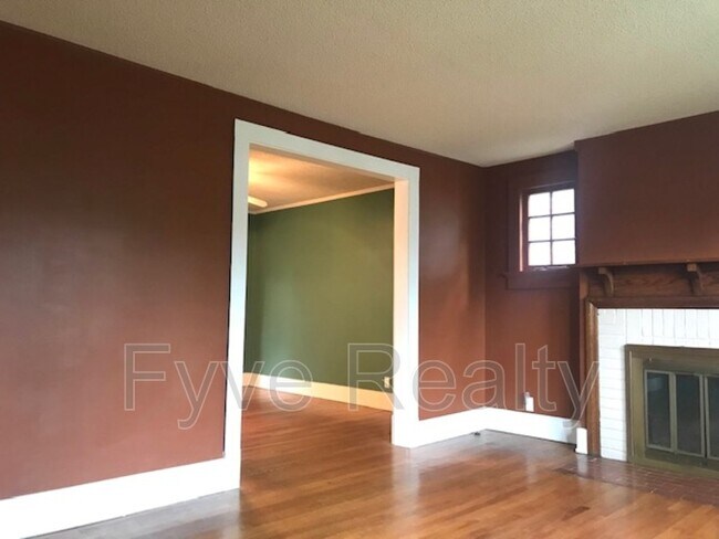 Foto del edificio - 193 Rugg Ave