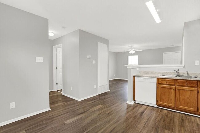 Building Photo - Two Story 2-bd/ 1.5-ba Southaven Townhome ...