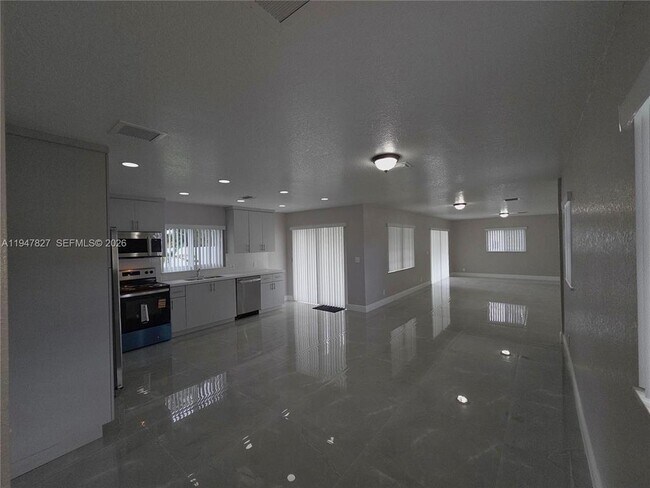 Foto del edificio - 4360 NW 13th Ct