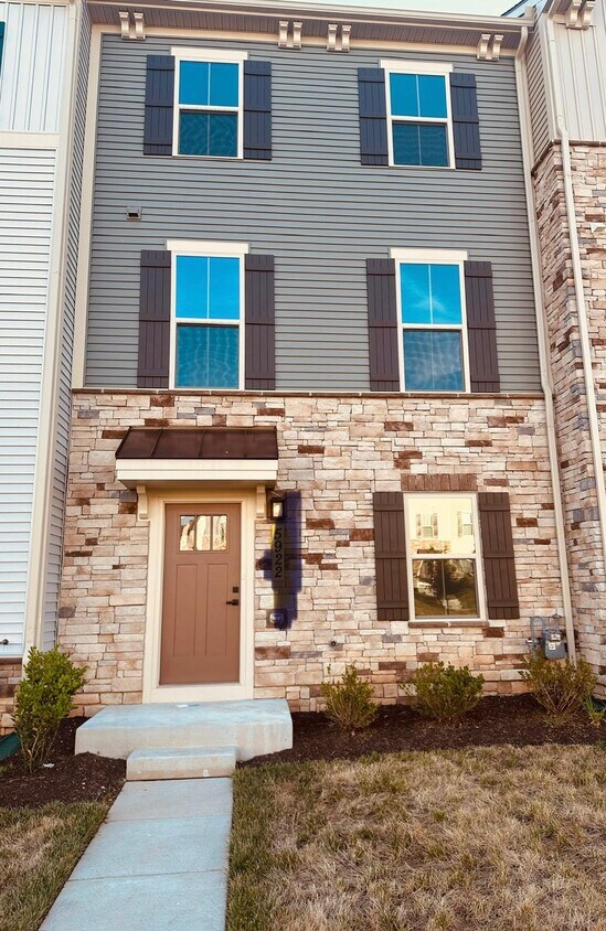 Foto principal - 5922 Garden Walk Dr