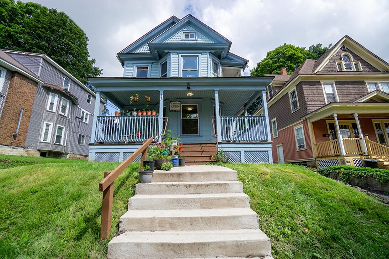 Primary Photo - 107 Trinity Pl