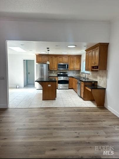 Building Photo - 1701 Ventura Way