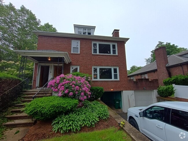 Building Photo - 75 Forest St