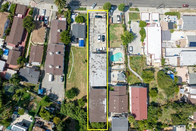 Vista aérea con esquema de paquete - 1230 N Evergreen Ave