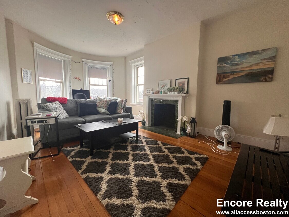 Primary Photo - 1788 Beacon St