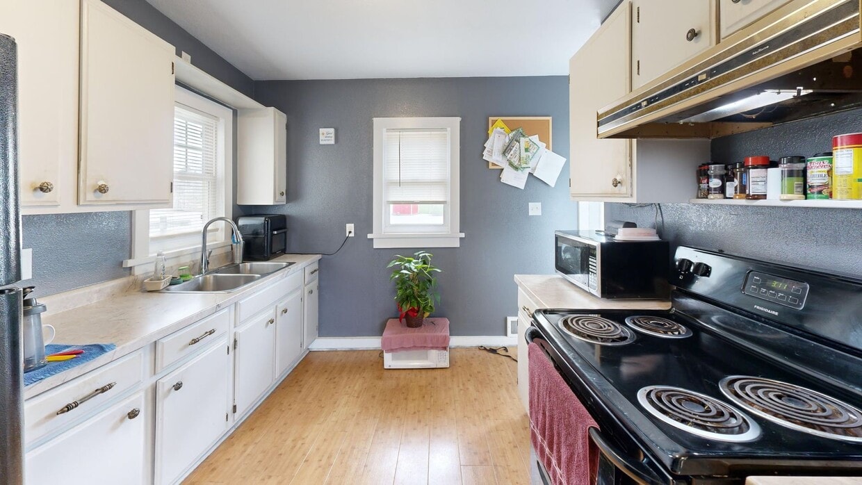 Primary Photo - 2 bedroom - Main floor