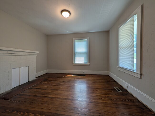 Foto del edificio - 931 McDowell Ave NW