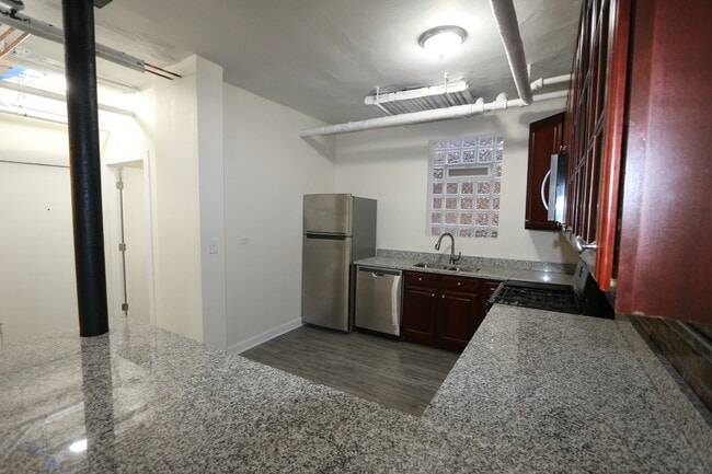 Building Photo - 937 E 54th Pl
