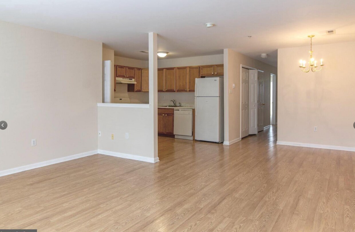 Foto del edificio - 9228 Blue Grass Rd