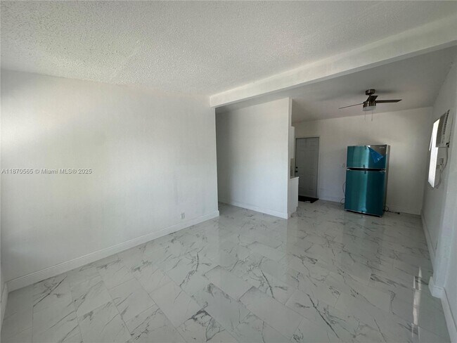 Building Photo - 240 NW 28th Ave