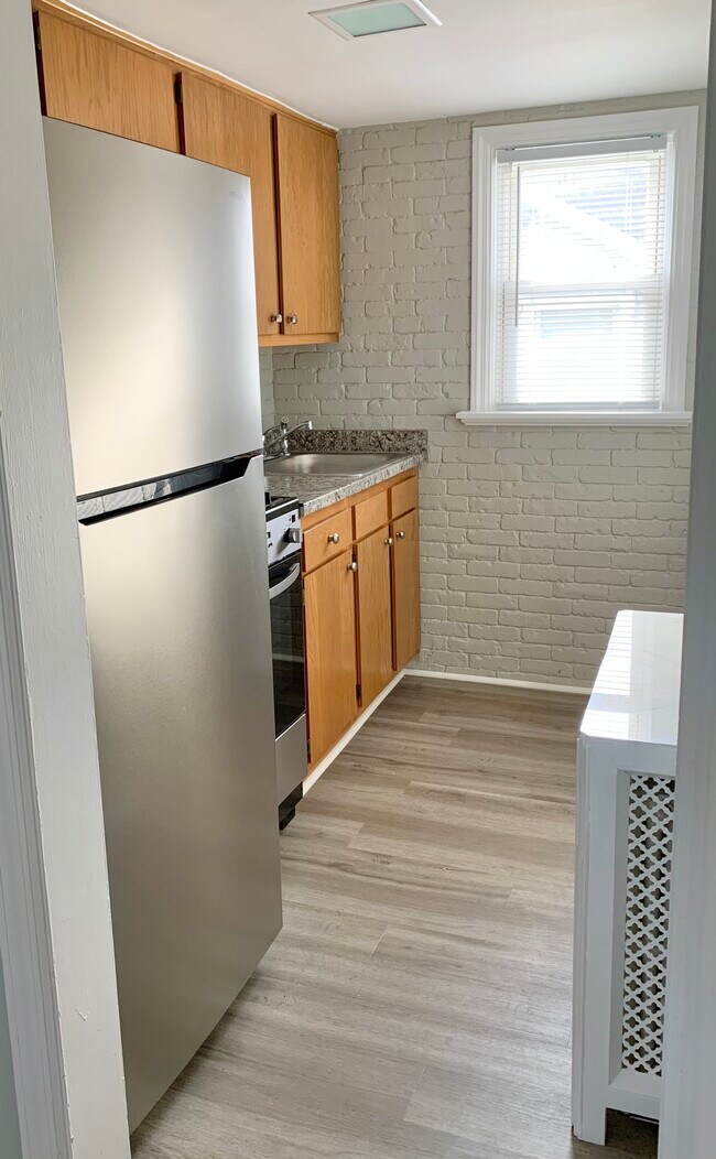 Kitchen - 157 Congress Ave