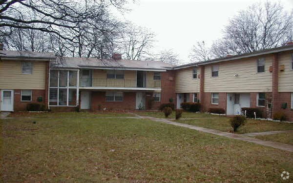 Building Photo - 2620 E Northern Pky