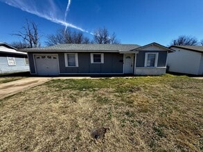 Building Photo - 1411 Deville St