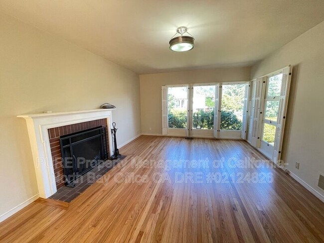 Building Photo - 5950 La Salle Ave