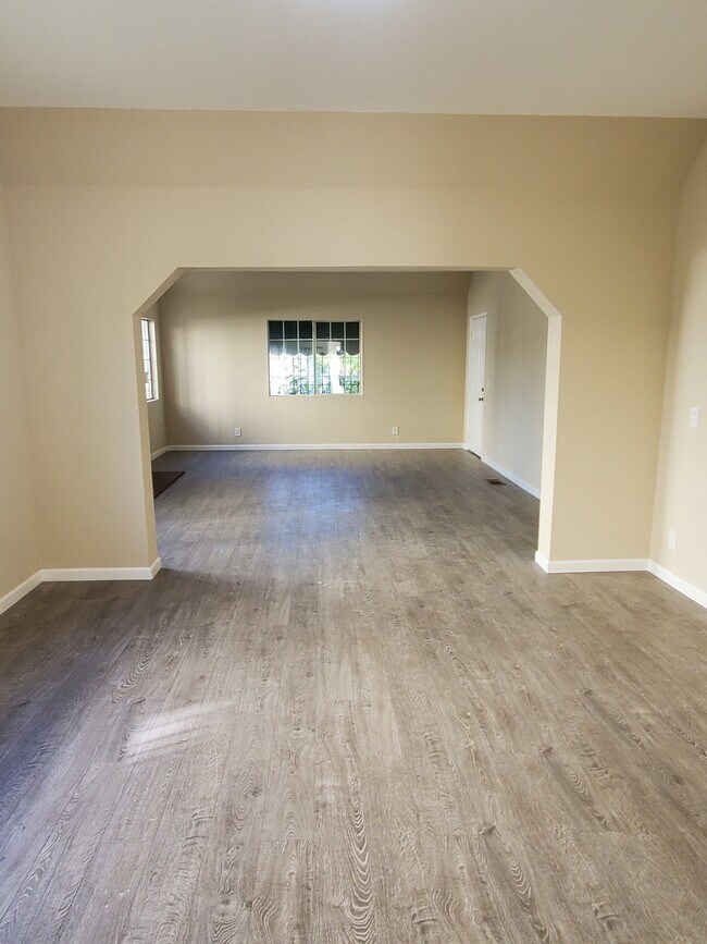 Foto del edificio - 947 S Sycamore Ave