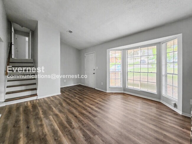 Building Photo - 3 Bed, 2 Bath Home with Garage / Pet-Friendly / Coming Soon!