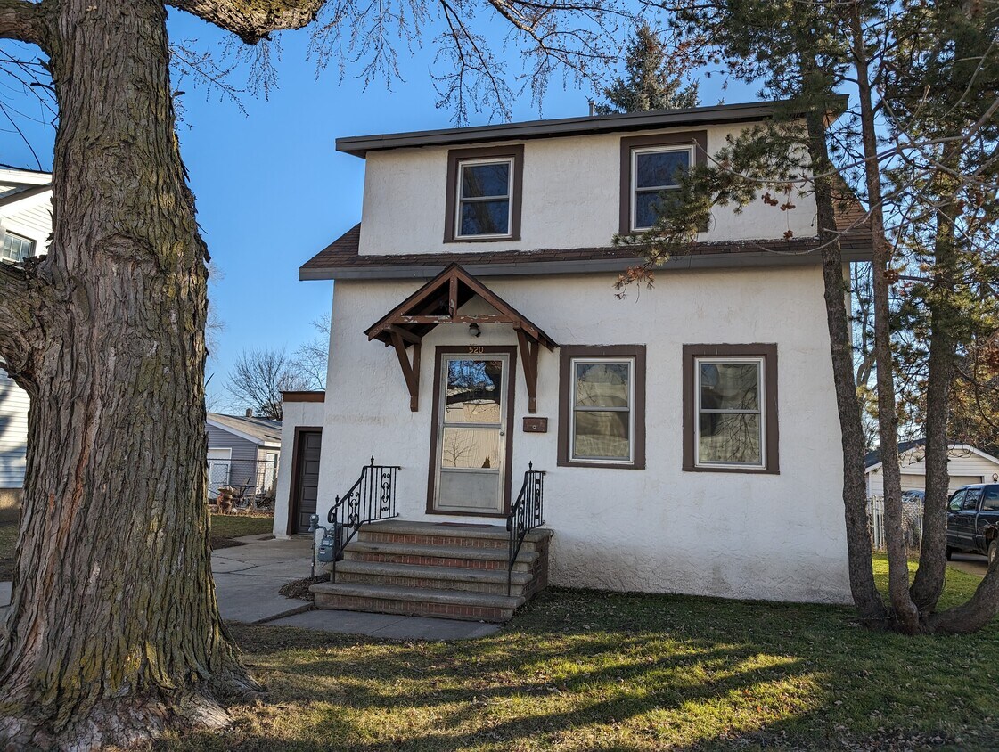 Front - 520 N Henry St