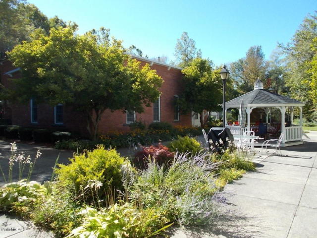 Court Yard - 488 E Housatonic St