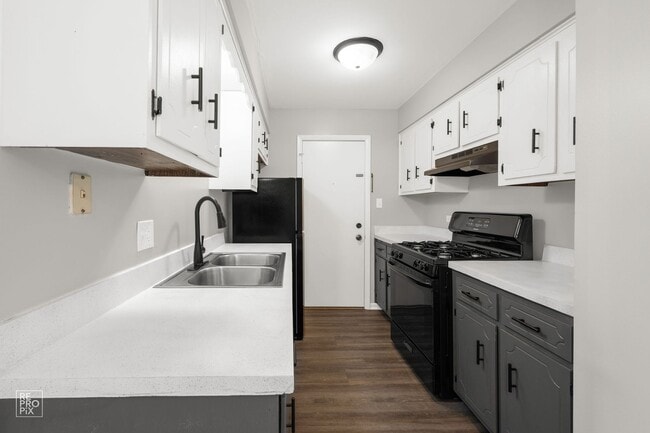 Building Photo - Woodland Court Apartments