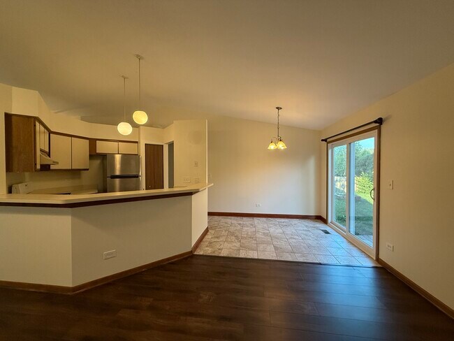 Building Photo - 1335 Fountain Green Dr