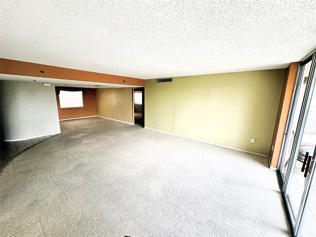 Building Photo - 3940 Inverrary Blvd