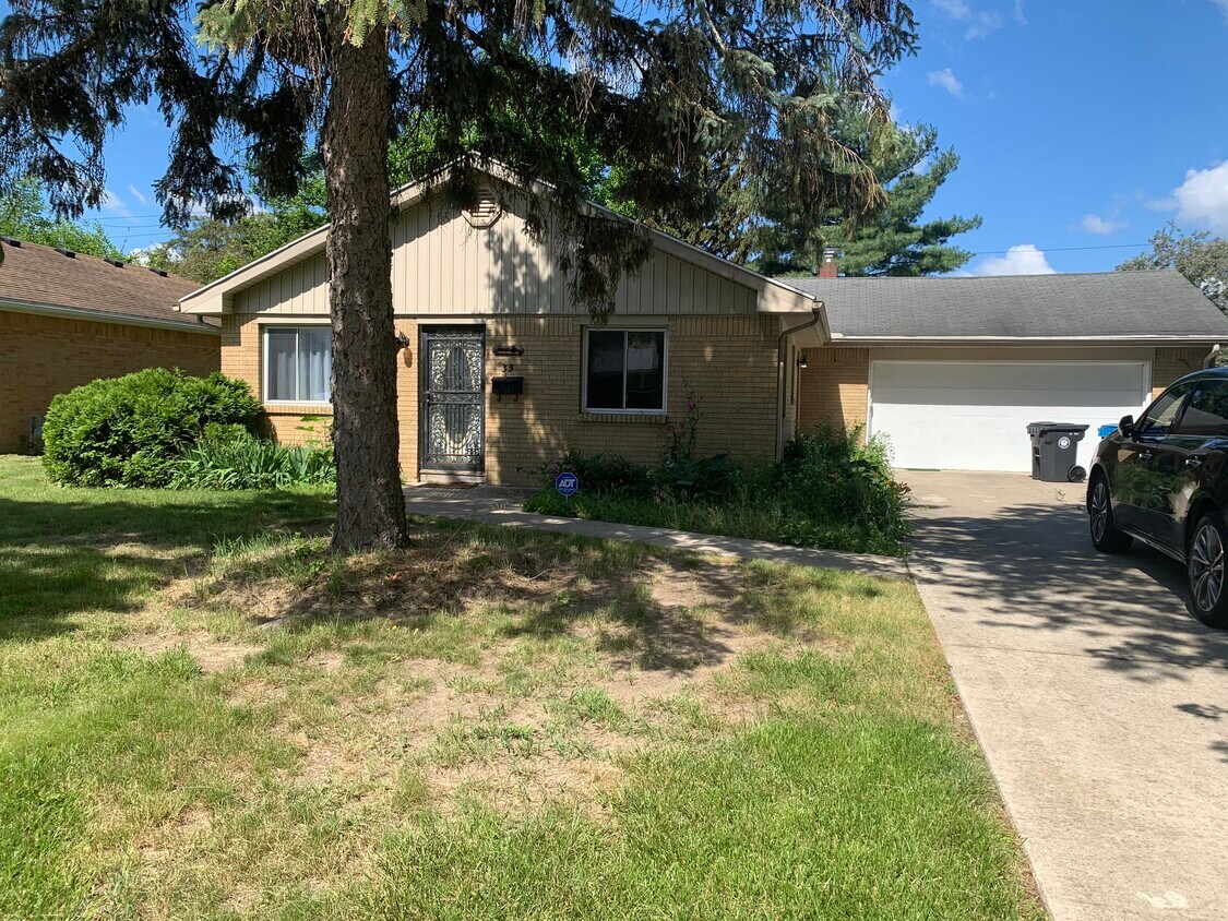 Primary Photo - 35 Torrington Dr