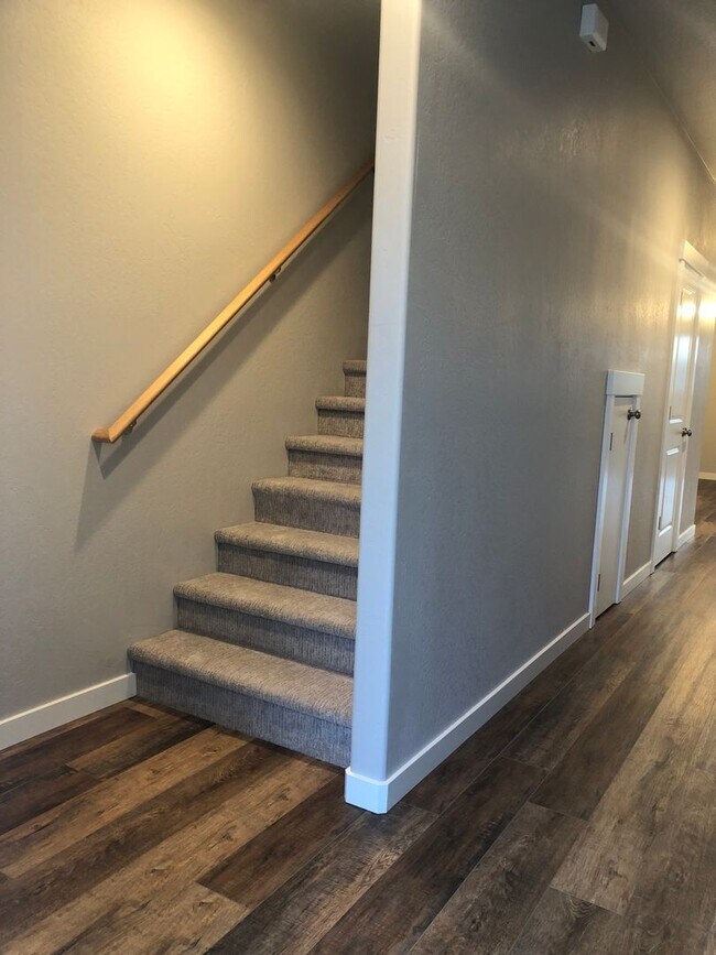 Foto del edificio - 3 Bedroom 2.5 Bath with Attached Garage