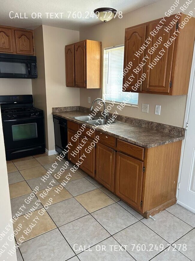 Foto del edificio - 15459 Jasmine St