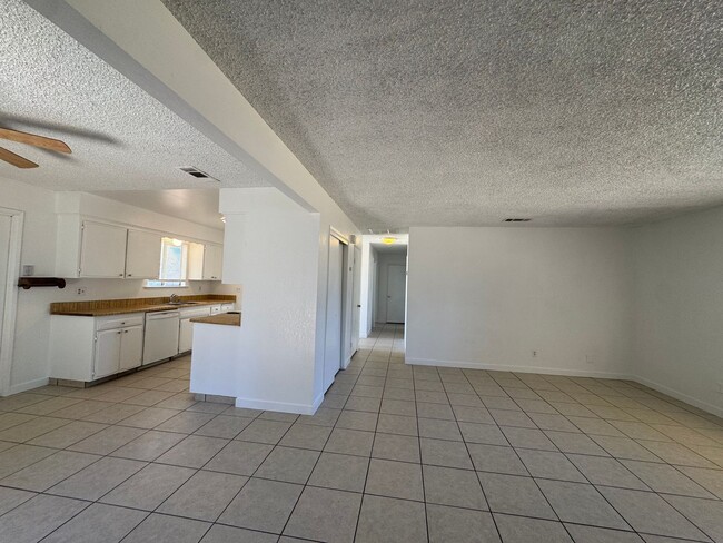 Building Photo - 205 Ashlan Way