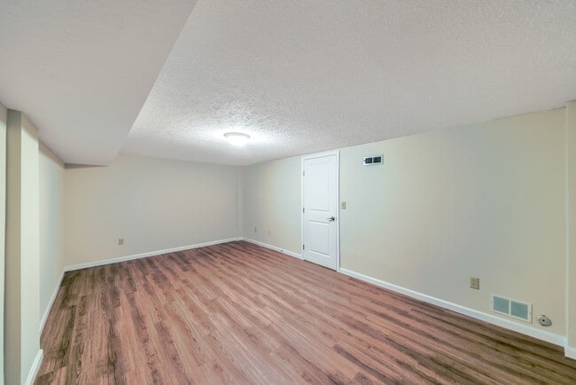 Finished basement - 3180 Griggsview Ct