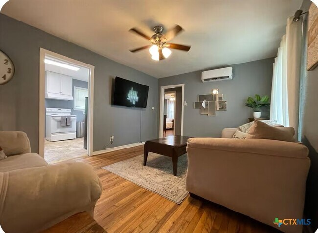 Building Photo - 284 Perryman St