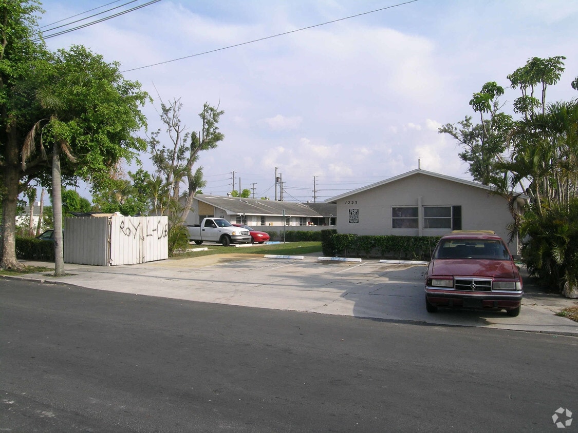 Building Photo - 1219 19th Ave N