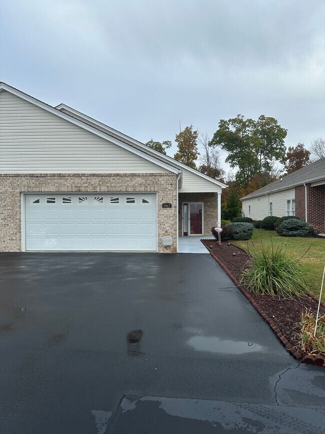 Foto del edificio - 3 Bedroom / 2 Bath Brick Home Kingsport, TN