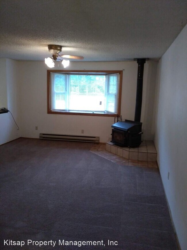 Building Photo - 3 br, 1.5 bath House - 6865 E. Cascade Dr