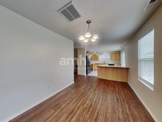 Foto del edificio - 6651 S Acacia Ave