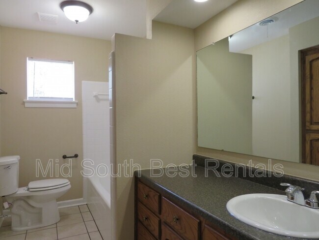 Building Photo - 6900 Cloverdale Dr