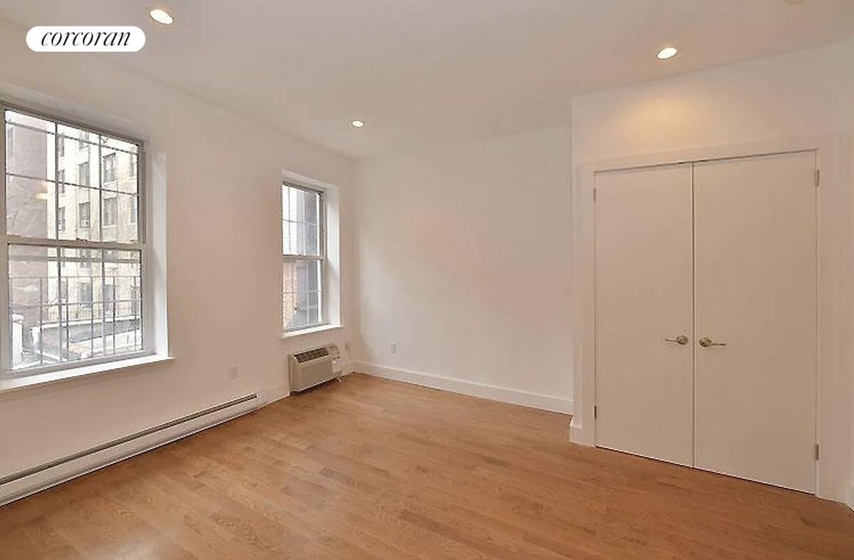 Primary Photo - 1355 2nd Ave