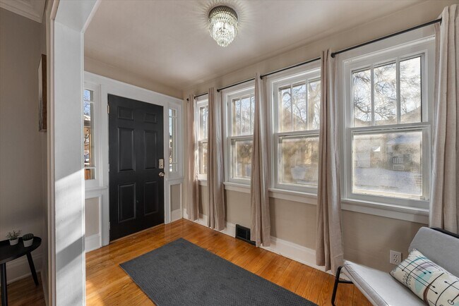 Foto del edificio - 340 E Clarence St