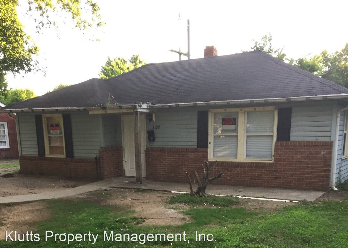 Primary Photo - 3 br, 1 bath House - 2109 Double Oaks Road